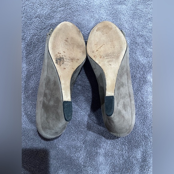 Kate Spade Wedge Heels - Gray Slightly Green Suede w/ Fringe Bow - Picture 13 of 15